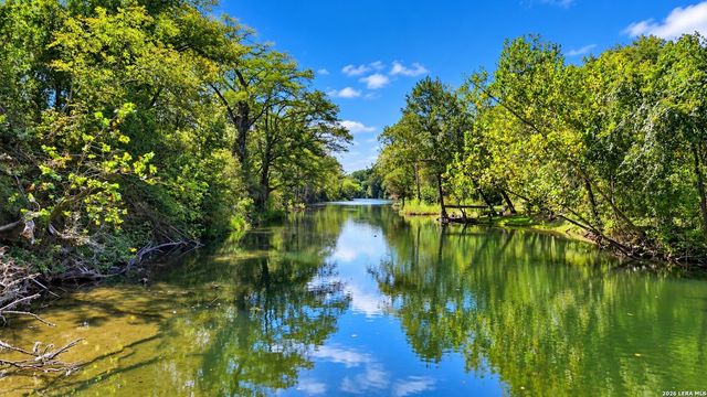 2152 Valley Dr, Canyon Lake, TX 78133