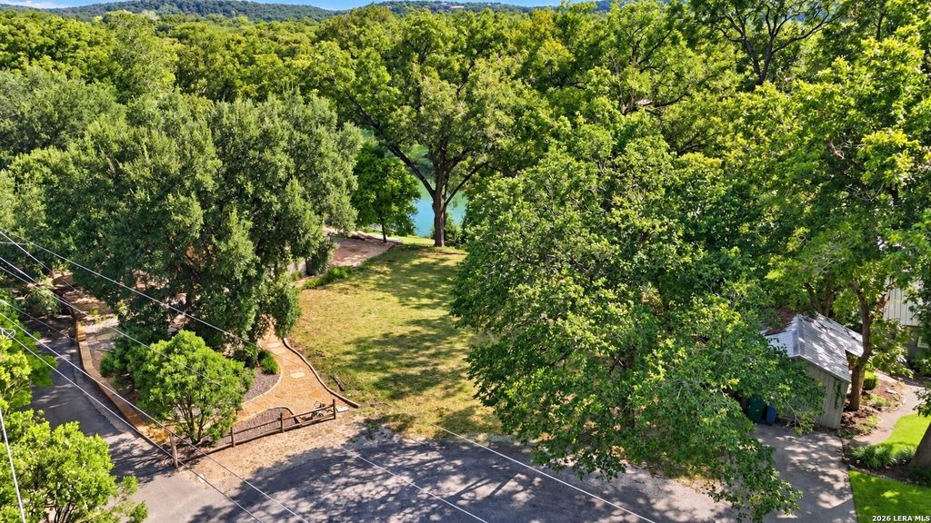 2152 Valley Dr, Canyon Lake, TX 78133