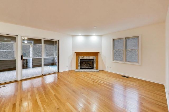 325 N Water Street 325, Batavia, IL 60510