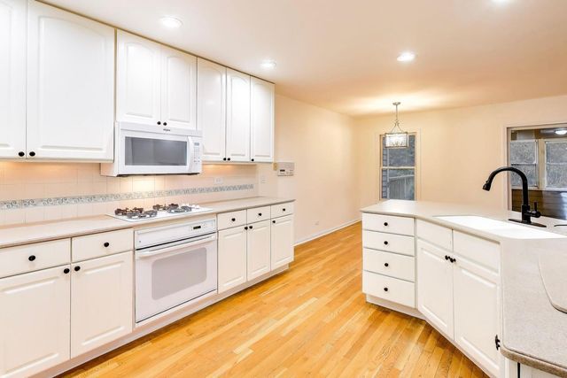 325 N Water Street 325, Batavia, IL 60510