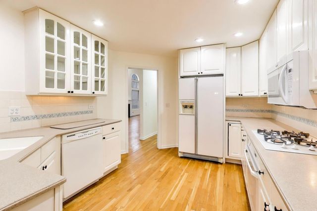 325 N Water Street 325, Batavia, IL 60510