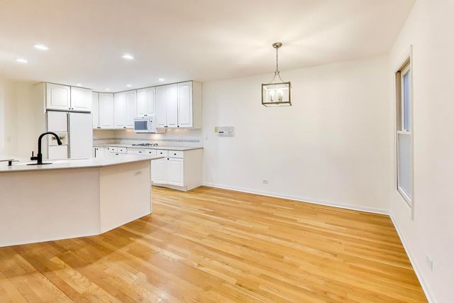 325 N Water Street 325, Batavia, IL 60510