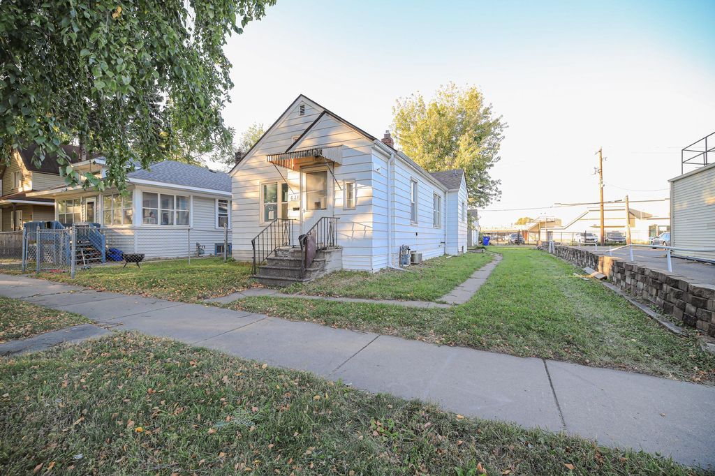 631 Van Buren Avenue, Saint Paul, MN 55104