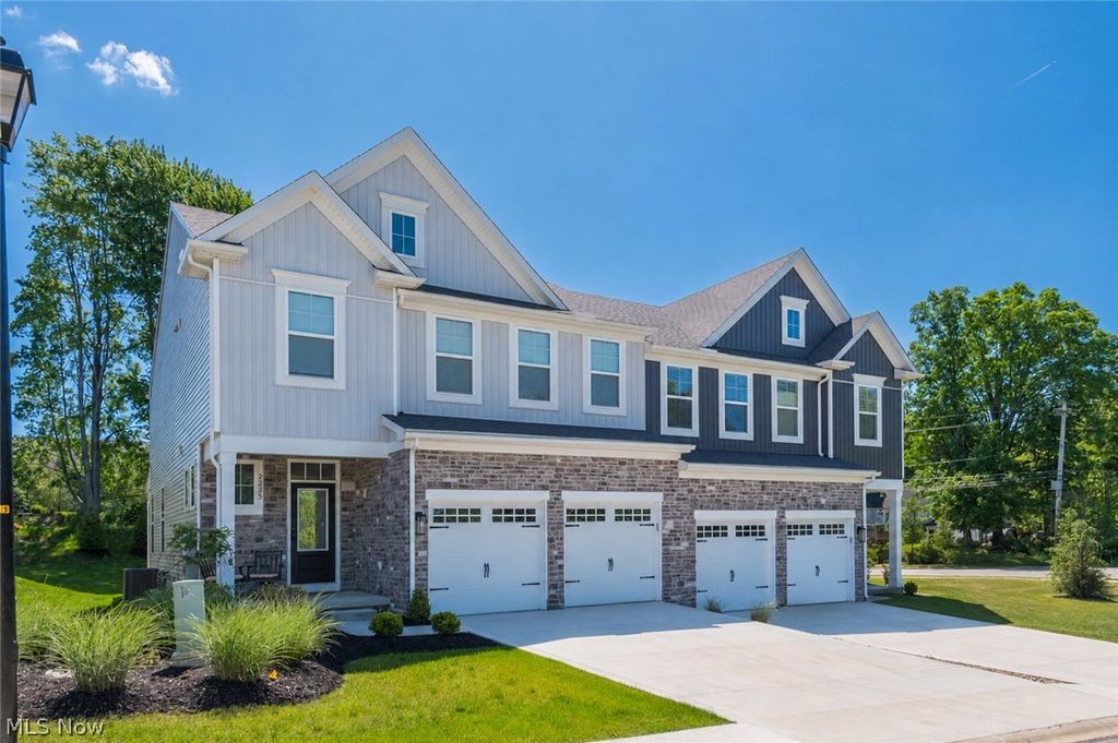 9235 Ledge View Terrace, Broadview Heights, OH 44147
