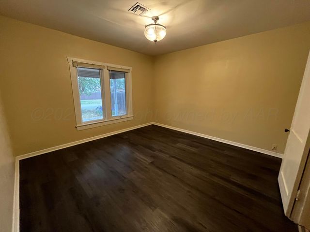 300 NE Avenue E, Childress, TX 79201