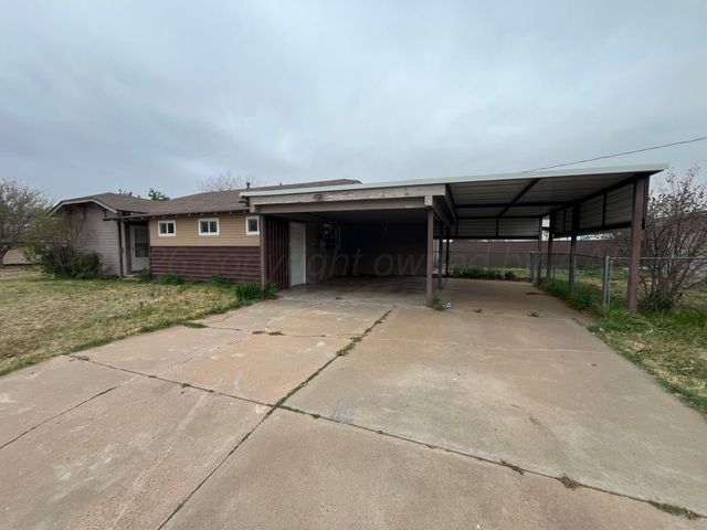300 NE Avenue E, Childress, TX 79201
