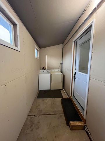 300 NE Avenue E, Childress, TX 79201