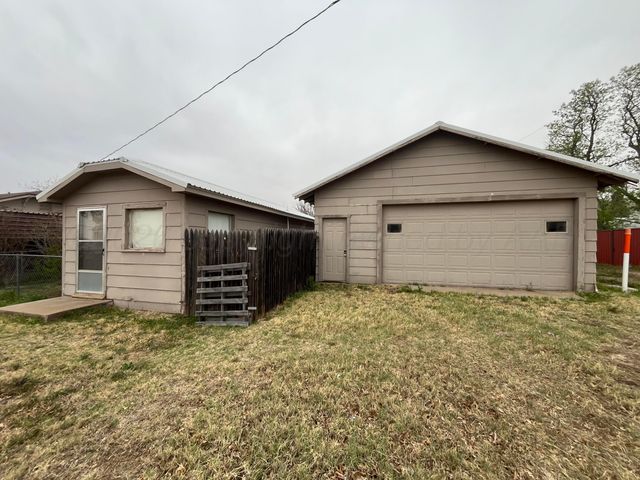300 NE Avenue E, Childress, TX 79201