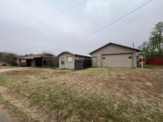 300 NE Avenue E, Childress, TX 79201