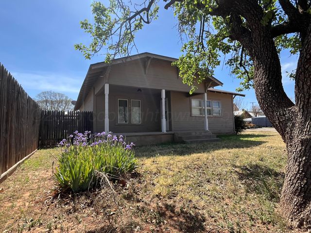 300 NE Avenue E, Childress, TX 79201