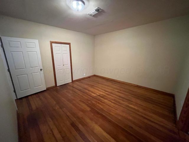 300 NE Avenue E, Childress, TX 79201