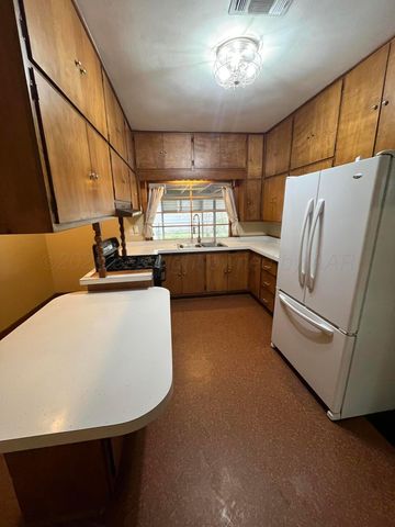 300 NE Avenue E, Childress, TX 79201