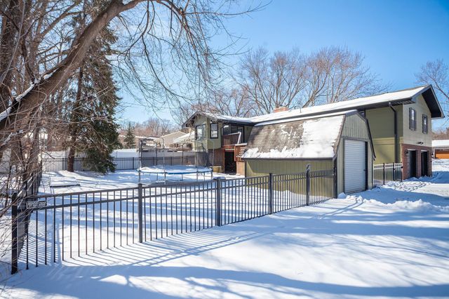 2722 Vale Crest Road, Crystal, MN 55422