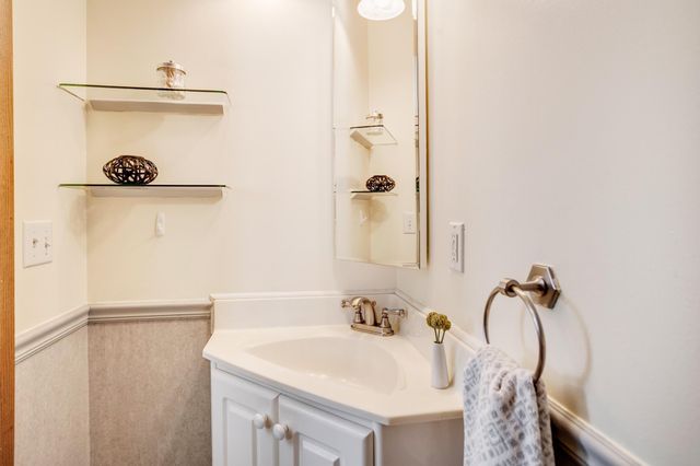 2722 Vale Crest Road, Crystal, MN 55422