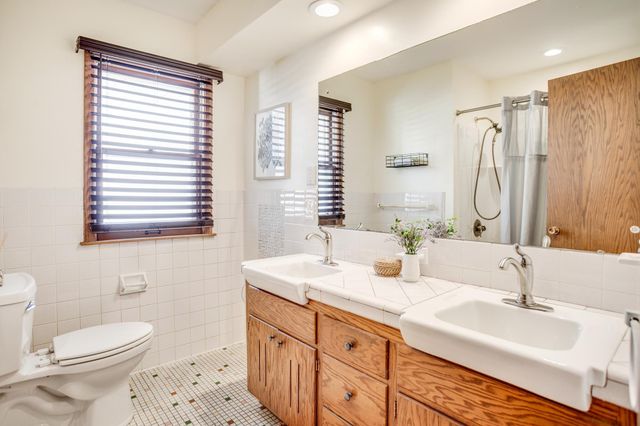 2722 Vale Crest Road, Crystal, MN 55422