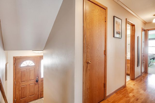 2722 Vale Crest Road, Crystal, MN 55422