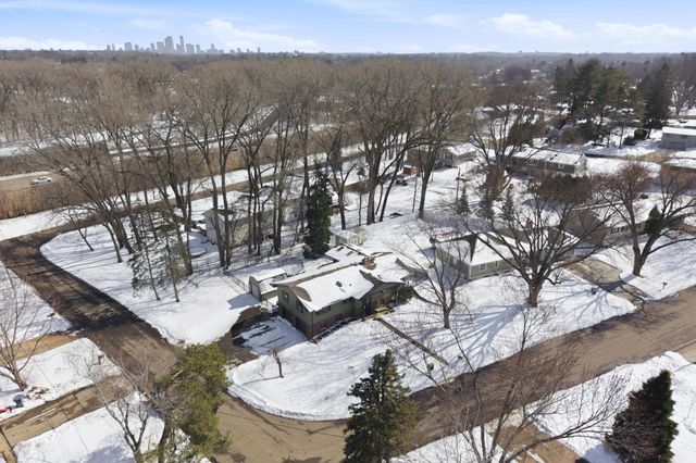 2722 Vale Crest Road, Crystal, MN 55422