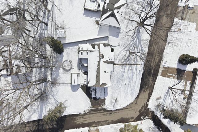 2722 Vale Crest Road, Crystal, MN 55422