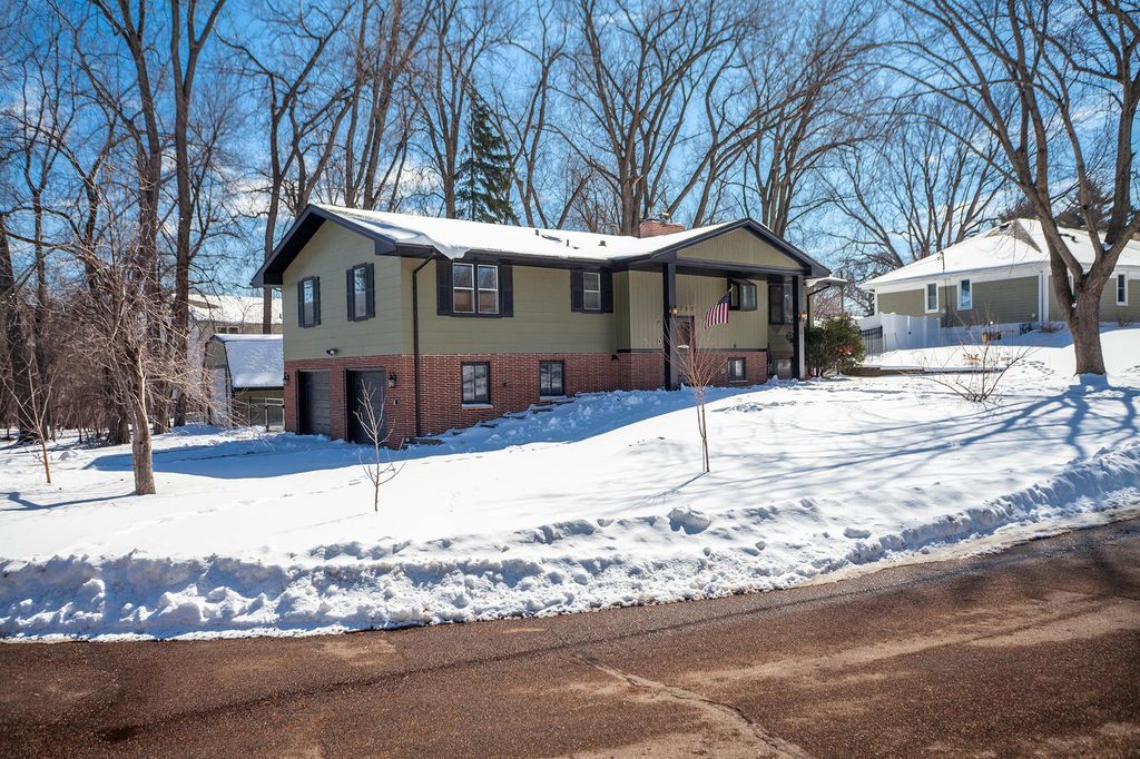 2722 Vale Crest Road, Crystal, MN 55422