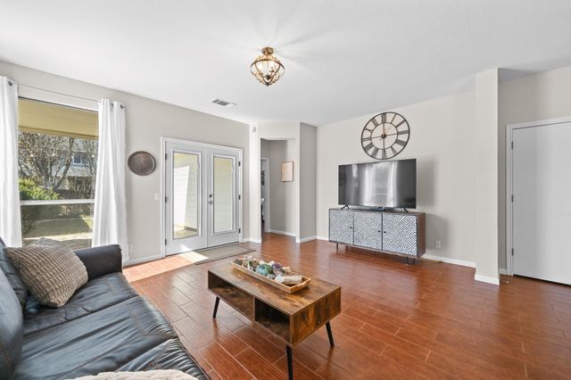 400 Tobin DR, Buda, TX 78610