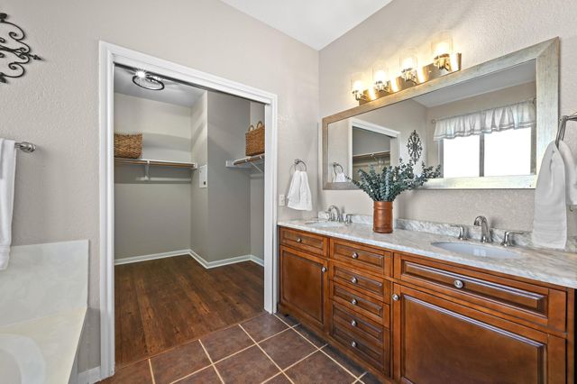 400 Tobin DR, Buda, TX 78610