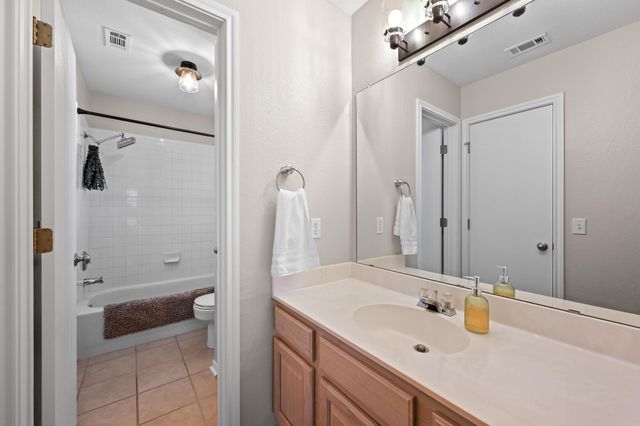 400 Tobin DR, Buda, TX 78610