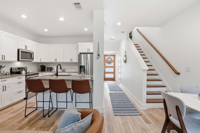 512 Palmer DR, Lago Vista, TX 78645