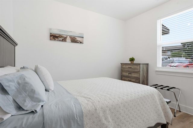 512 Palmer DR, Lago Vista, TX 78645