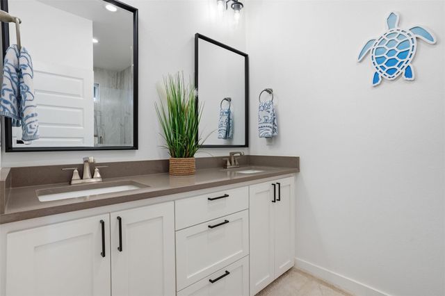 512 Palmer DR, Lago Vista, TX 78645