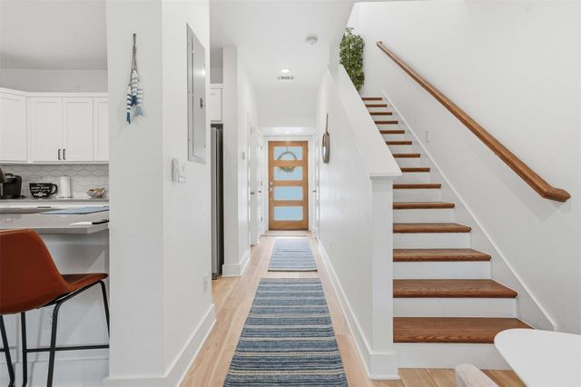 512 Palmer DR, Lago Vista, TX 78645