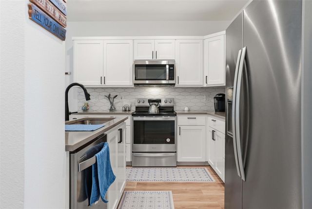 512 Palmer DR, Lago Vista, TX 78645