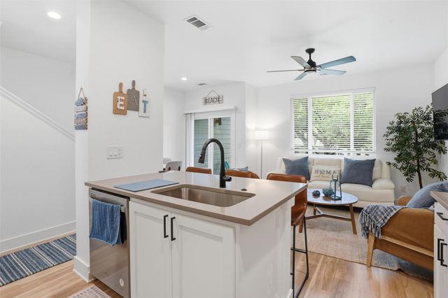 512 Palmer DR, Lago Vista, TX 78645