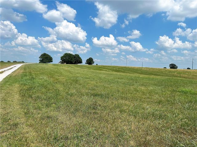 1440 Ardemagni Road, Tontitown, AR 72762