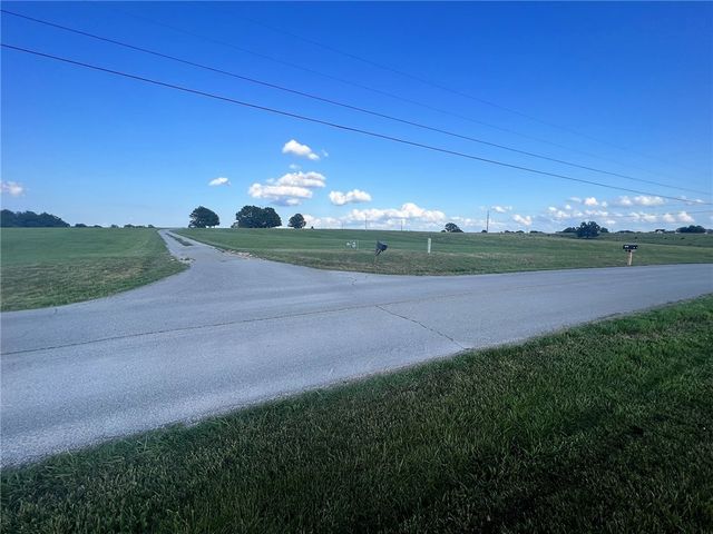 1440 Ardemagni Road, Tontitown, AR 72762