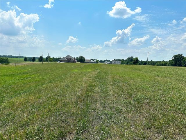 1440 Ardemagni Road, Tontitown, AR 72762