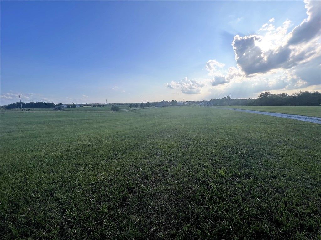 1440 Ardemagni Road, Tontitown, AR 72762