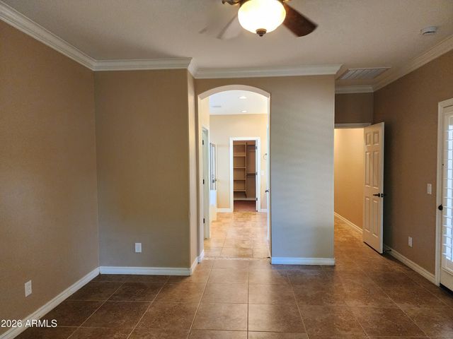 2736 E SOURWOOD Drive, Gilbert, AZ 85298
