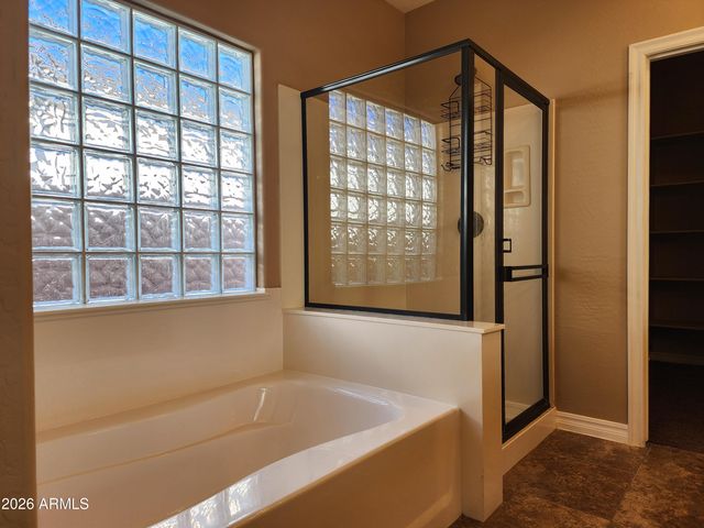 2736 E SOURWOOD Drive, Gilbert, AZ 85298