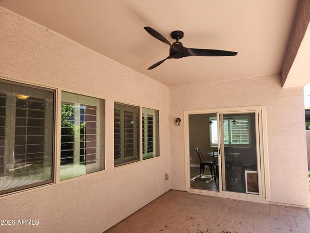 2736 E SOURWOOD Drive, Gilbert, AZ 85298