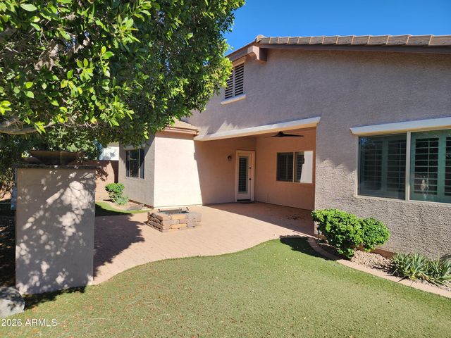 2736 E SOURWOOD Drive, Gilbert, AZ 85298