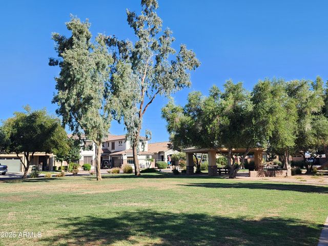 2736 E SOURWOOD Drive, Gilbert, AZ 85298