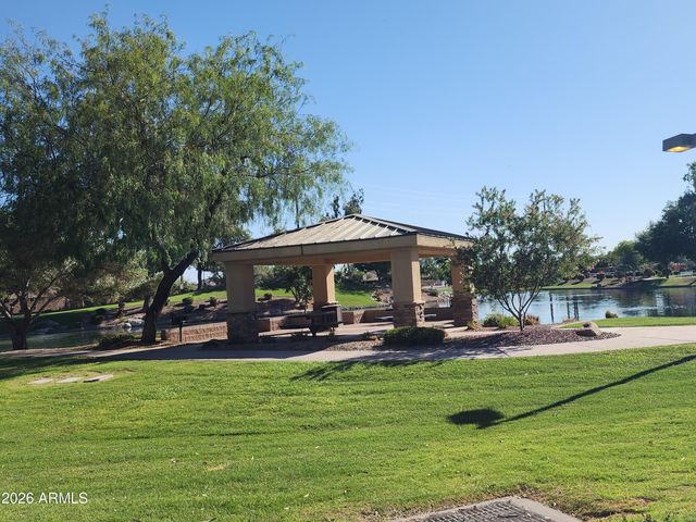2736 E SOURWOOD Drive, Gilbert, AZ 85298