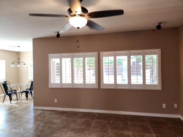 2736 E SOURWOOD Drive, Gilbert, AZ 85298
