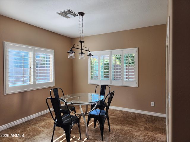2736 E SOURWOOD Drive, Gilbert, AZ 85298