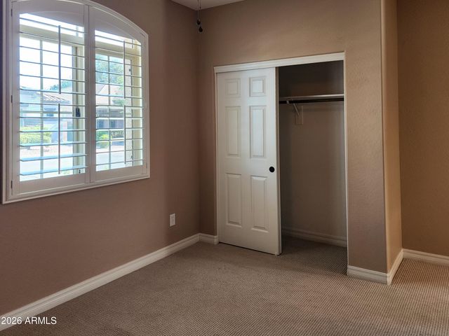 2736 E SOURWOOD Drive, Gilbert, AZ 85298