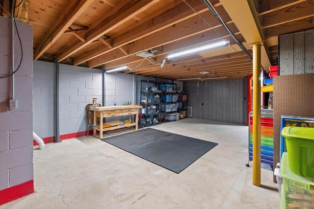 W244N6546 Westchester DRIVE, Sussex, WI 53089