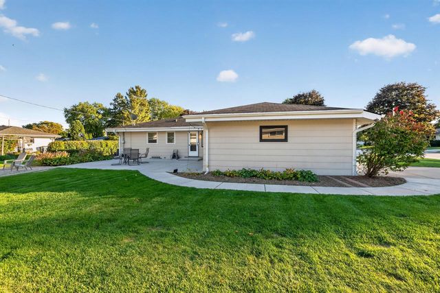 W244N6546 Westchester DRIVE, Sussex, WI 53089