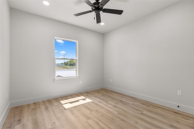 98 Arthur Avenue, Mcgregor, TX 76657