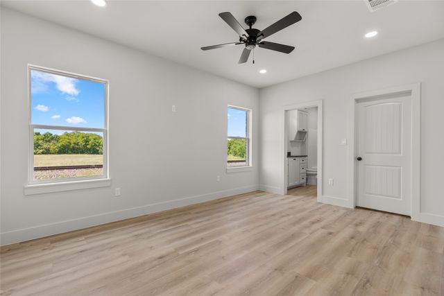 98 Arthur Avenue, Mcgregor, TX 76657