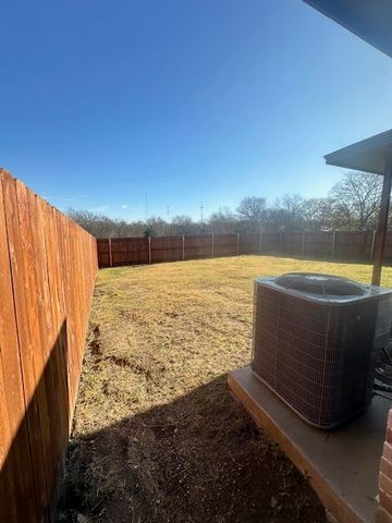 98 Arthur Avenue, Mcgregor, TX 76657